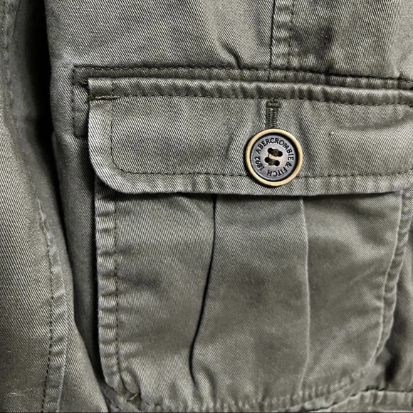 Abercrombie & Fitch | Utility Cargo Army Cropped Outerwear Jacket - Picture 7 of 8